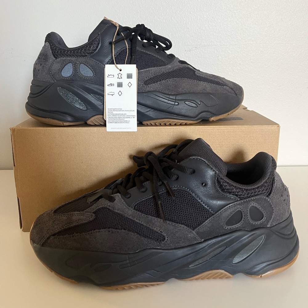 Adidas Yeezy Boost 700 Utility Black, Used (Size US Men’s 10.0)